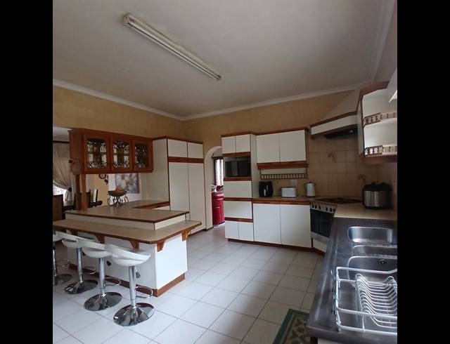 3 BEDROOM HOUSE FOR SALE IN YELLOWWOOD PARK